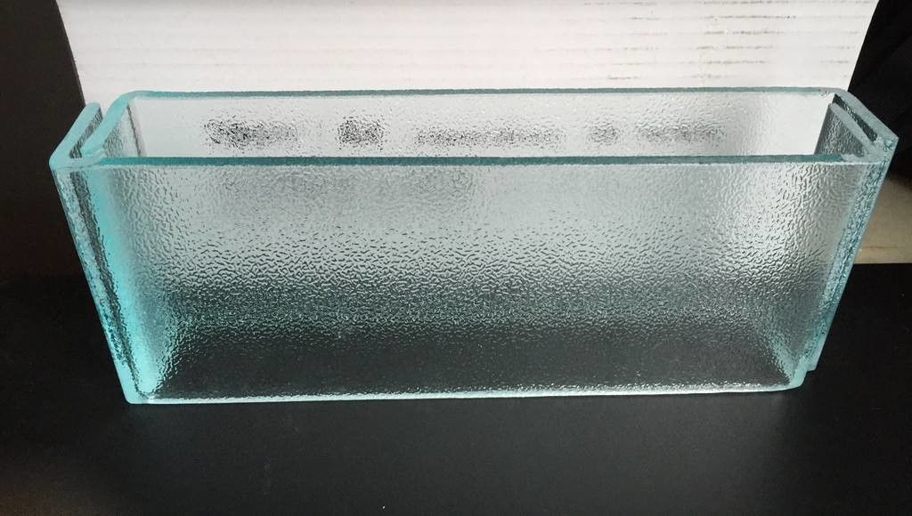 Vetro con profilo a U ultra trasparente 6 mm 7 mm 8 mm Vetro temperato con canale a U a basso contenuto di ferro