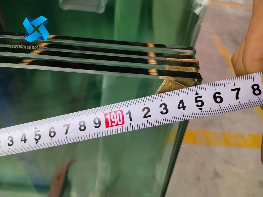 Vetro temperato/rinforzato di alta qualità da 3mm-19mm per finestre, porte doccia, recinzioni in vetro, ecc.